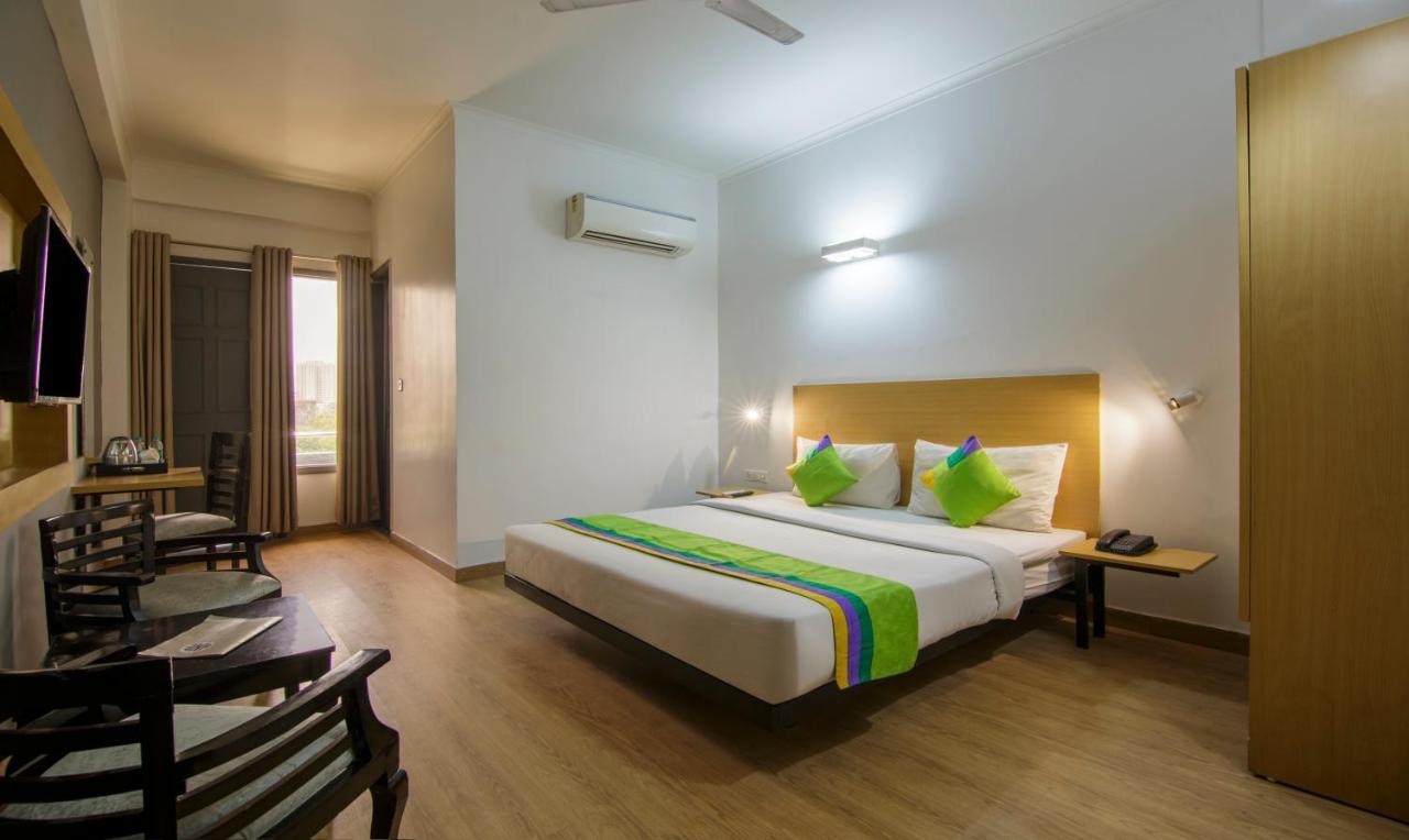 ホテル Treebo Noida Express エクステリア 写真