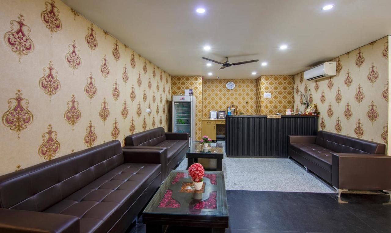 ホテル Treebo Noida Express エクステリア 写真